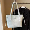 Bolso de hombro grande de estilo coreano, simple y elegante, de gran capacidad, para mujer, moderno y sofisticado, bolso tote fresco y versátil para llevar debajo del brazo
