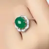 Nuevo Anillo de Floración de Calcedonia Verde Natural Imitación Hermoso Agradable Anillo Hueco de Flor de Cristal Enharinado