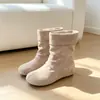 Novas botas curtas da moda estilo coreano 2026, de couro macio plissado estilo pé de porco para mulheres, botas de moda versáteis e confortáveis com sola plana para mulheres