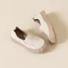 Piel suave, cómodos para mujeres de mediana edad y mayores, punta redonda, antideslizantes, suela blanda, suela gruesa, zapatos de mujer estilo Birkenstock, diseño de cobertura total