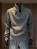 Sudadera de chenilla a rayas con cuello en V cruzado para hombre, camiseta de manga larga para primavera, otoño e invierno, con una elegante capa interior y un diseño de cremallera diagonal