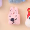 Primavera y verano nuevo broche de conejo felpa lindo animal pequeño caricatura japonés ropa de niñas zapatos colgante de bolso pequeño regalo