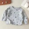 Ropa interior básica para niños 2026 Primavera y Otoño Nueva Camiseta de Manga Larga con Estrellas Estampadas Completamente para Niños y Niñas Pequeños y Medianos Top Transpirable Amigable con la Piel