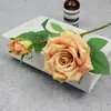 Rama corta simulación rosa de dos cabezas boda hogar flor de seda restaurante de alta gama decoración flor artificial rosa hidratante para manos