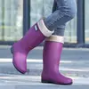 Botas de chuva impermeáveis, estilo moderno de cano médio, confortáveis, com sola grossa, design de cano alto, modelo feminino, grossas e reforçadas, duráveis