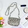 Bolsa Pequeña Exquisita Hecha a Mano de Verano 2026 Accesorios de Moda para Salir Bolso Cruzado para Teléfono con Cuentas Billetera para Monedas Bolsa de Sobre Rojo
