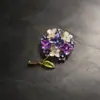 Broche de Liga de Zinco Esmaltada com Novo Estilo, Incrustação de Diamante e Design de Flor de Hortênsia com Gotejamento de Óleo, Acessório de Roupa Moderno e Versátil, Atacado de Acessórios de Vestuário de Alta Qualidade