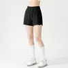 Pantalones cortos deportivos de estilo nuevo para mujer, de imitación de dos piezas, para exteriores, con bolsillos, corte holgado, secado rápido, anti-exposición, adecuados para correr y fitness.
