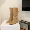 Nuevos estilos de otoño e invierno: Tacón de 6 cm, botines de estilo coreano con punta redonda y hebilla, con detalles suaves y plisados para un efecto adelgazante, de altura media hasta la pantorrilla, para mujer