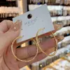 Moda Coreana Aretes de Aro de Metal Simple Diseño Sensación Temperamento Celebridad de Internet Aretes de Pin Plateado Joyería Adecuada para Rostro Redondo
