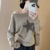 Top de punto casual coreano holgado para mujer, de un solo hombro, manga larga, con estampado de estrellas