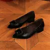 Zapatos planos de punta fina y escote bajo para mujer, nueva colección otoño 2026, hebilla cuadrada, tacón grueso, estilo slip-on, versátiles, cómodos, adecuados para el trabajo y el trayecto diario, zapatos pequeños de piel