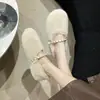 Sapatos rasos e fofos estilo coreano para mulheres, nova coleção outono/inverno 2026, forrados com fleece para aquecimento, bico baixo, Mary Jane de tira única, sapatos de algodão