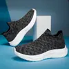 Zapatos Deportivos para Pareja, Transfronterizos Talla Grande Calados Ligeros de Tejido Volador, Slip-On Casuales de Malla, Zapatos Transpirables