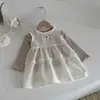 Camiseta base de punto acanalado jacquard de manga larga para bebé estilo INS con bordes sin costuras combinada con un vestido sin mangas