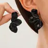 Pendientes de flor de cinco pétalos de doble capa de personalidad ins transfronterizos europeos y americanos pendientes de borla de hojas rayadas retro fabricantes