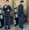 Conjunto de moda para hombre: chaqueta casual versátil y elegante de mezclilla de corte holgado con solapa, efecto de dos piezas, y pantalón largo de pierna recta