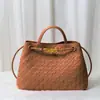 Bolso tote de diseño de nicho de moda, nudo metálico, tejido de cuero, hombro, portátil, gran capacidad, piel de vaca, bolso para mujer