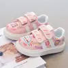 Zapatos Blancos con Velcro Estilo Graffiti de Venta Caliente para Mujer Otoño 2026 Nuevos Zapatos de Lona Tipo Tabla Super Calientes Zapatos Casuales de Moda