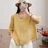 Camisa Casual Versátil de Algodão e Linho Cor Sólida Manga Curta Nova Moda 2025 com Bolso Emagrecedor para Mulheres