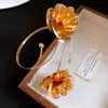 Pulsera de brazo floral texturizada de metal transfronteriza europea y americana, pulsera simple de moda vintage, joyería de alta gama de lujo ligero para mujer
