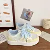 Zapatillas Blancas Transpirables de Malla con Suela Gruesa para Aumentar la Altura para Mujer, Nuevo Estilo Coreano Verano 2026 Lindos Dibujos Animados Casuales Zapatos Deportivos