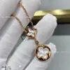 Novo colar Lvjia de alta qualidade com formato de diamante e flor dupla para mulheres, brincos de trevo de quatro folhas e flor pontuda de madrepérola rosa natural, corrente versátil para a clavícula