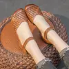 Novas Sandálias Vazadas Femininas Primavera e Verão 2023 Salto Médio Grosso Sapatos Vazados Perfurados com Fivela de Velcro Sapatos para Meia-idade