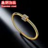 Pulseira de Aço Inoxidável Popular Transfronteiriça para Mulheres, Pulseira de Cintura Fina com Diamantes Quadrados de Alto Padrão com Diamantes, Joia Popular Popular de Aço de Titânio de Luxo Leve