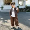 Comércio Exterior Roupa Infantil Conjunto para Bebês e Crianças Pequenas Estilo Outono 2026 Conjunto Casual para Meninos Camisa Xadrez Manga Longa Conjunto de Três Peças kids