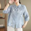 Blusa de estilo chino con cuello mao y botones modificados, camisa vintage con bordado pesado para mujer, nuevo producto de verano, top de algodón y lino de manga tres cuartos