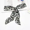[Bisel de Cetim] Banco com Estampa de Leopardo Decorado Lenço Pequeno Chique Coreano Mais Fácil de Combinar Bolsa de Laço com Fita para Primavera, Outono e Inverno