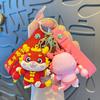 Nuevo llavero de dragón de flor de durazno muñeco tridimensional pequeño dragón rosa colgante de año nuevo llavero para bolso de coche regalo venta al por mayor