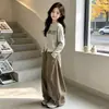 Conjunto de Duas Peças Cardigã de Tricô Estilo Coreano para Meninas Primavera/Outono 2026 Novo Calça Wide-Leg Conjunto Casual Elegante e Moderno