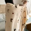 Manta de terciopelo de leche con borde de concha, manta para la oficina, manta de forro polar coral, manta pequeña para siestas por la tarde, sábana fina