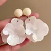 Pendientes de pétalos blancos translúcidos multicapa estilo Ins, lujo ligero, nicho, dulces y frescos, moda, temperamento OL, pendientes para mujer