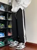 Pantalones deportivos de otoño para hombre, con costuras en contraste de color, estilo retro americano, holgados e informales, de uso general.