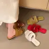 Las opciones bajo los pies son todas por comodidad