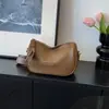 Bolso de almohada de color liso retro muy elegante, nuevo de principios de otoño de 2026 versión coreana, bolso de hombro para mujer para el trabajo y los desplazamientos, bolso cruzado