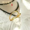 Anillo minimalista ultra fino de acero de titanio con circonita lisa para mujer, diseño de nicho minimalista cool de Instagram, sensación de alta gama, anillo que no se decolora