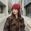 Gorro nuevo estilo con borde enrollado y cordón que hace que la cara se vea más pequeña, tejido para otoño e invierno, sombrero cálido que protege los oídos para mujer, gorra ajustable con cordón para clima frío