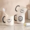Copo de enxaguante bucal com rosto sorridente estilo Ins, copo fofo para escovar os dentes para uso doméstico, design criativo e simples, adequado para crianças e casais, um copo para enxaguar e lavar