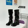 2026 nuevo producto de otoño e invierno más vendido, diseño de nicho, botas largas de caña ancha apiladas, punta redonda, hebilla de cinturón, botas de mujer de tubo alto adelgazantes