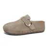 Sapatos femininos estilo Birkenstock com sola grossa, imitação de dedos separados, nova coleção outono 2026, projetados para mulheres baixinhas, de calçar, bico fechado, estilo meio chinelo, adequados para uso externo
