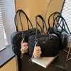 Bolso para debajo del brazo de estilo francés con vibra relajada para mujer, Nuevo Bolso de mano acolchado de moda 2026, Bolso de hombro, Bolso tipo bowling para ir al trabajo