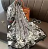 Venta al por mayor de fábrica Nuevo bufanda larga de playa satinada Li Jin 90*180 estampada estilo coreano chal de seda artificial