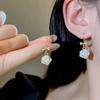Serie Camellia Hermosos y elegantes aretes de flores de perla con lazo, aretes de flores de camelia, aretes para niñas y novias