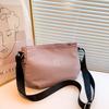 Bolsa Feminina 2024 Bolsa Versátil de Tecido de Nylon Simples Moderna de Ombro Transversal Grande Capacidade Atacado Item Quente da Moda