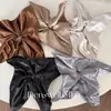 Pañuelo Cuadrado de Satén Beige para Atar el Cabello con un Toque de Lujo, Elegante Banda Cuadrada para el Cabello para Cola de Caballo Baja