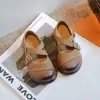 Sapatos pequenos de couro vintage desgastados para meninas, novo estilo primavera e outono 2024, sapatos versáteis de sola macia para apresentações, sapatos de princesa
